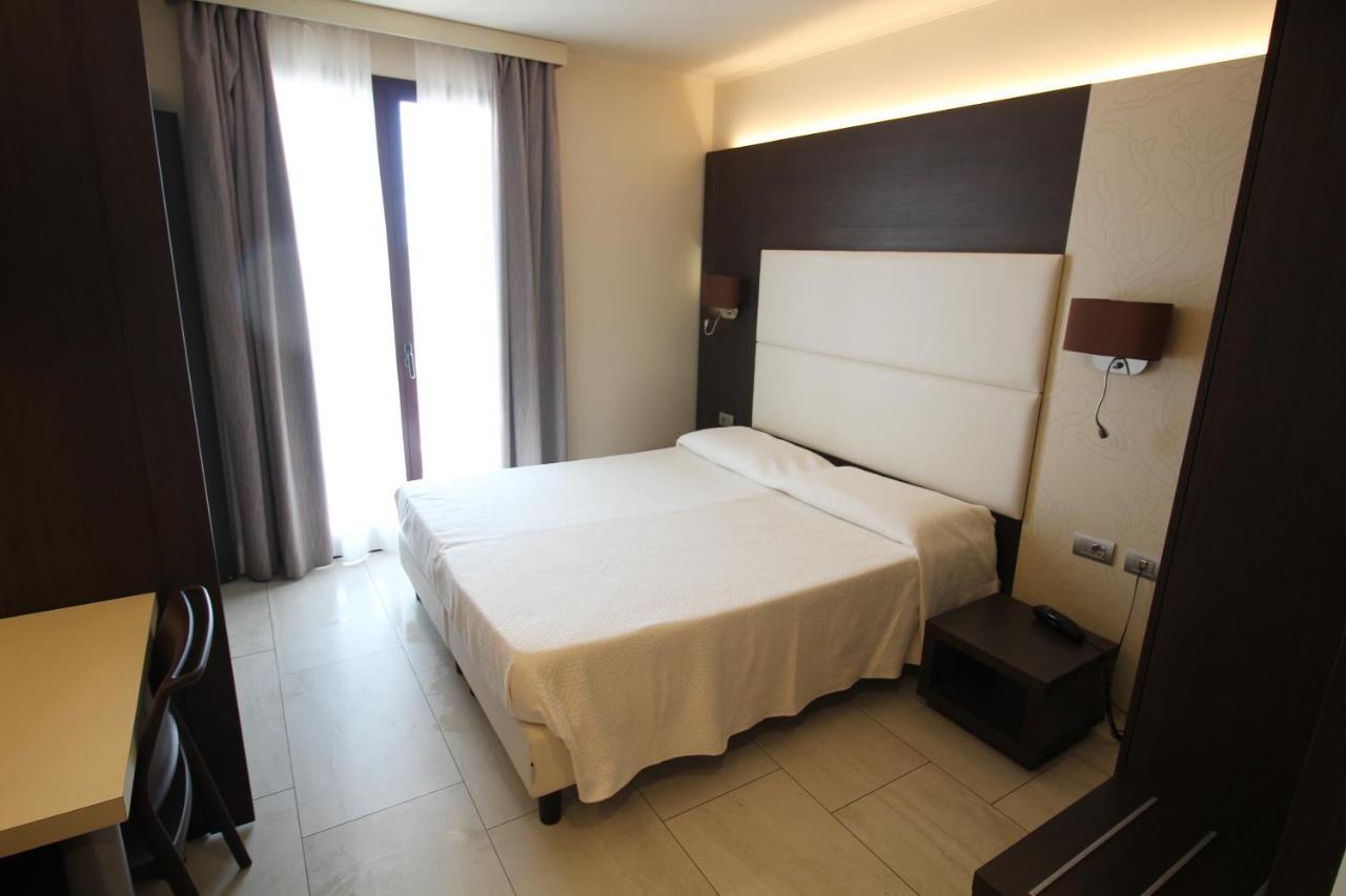 Del Prado Aparthotel Riva Ligure Exterior photo