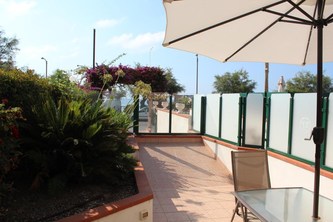 Del Prado Aparthotel Riva Ligure Exterior photo