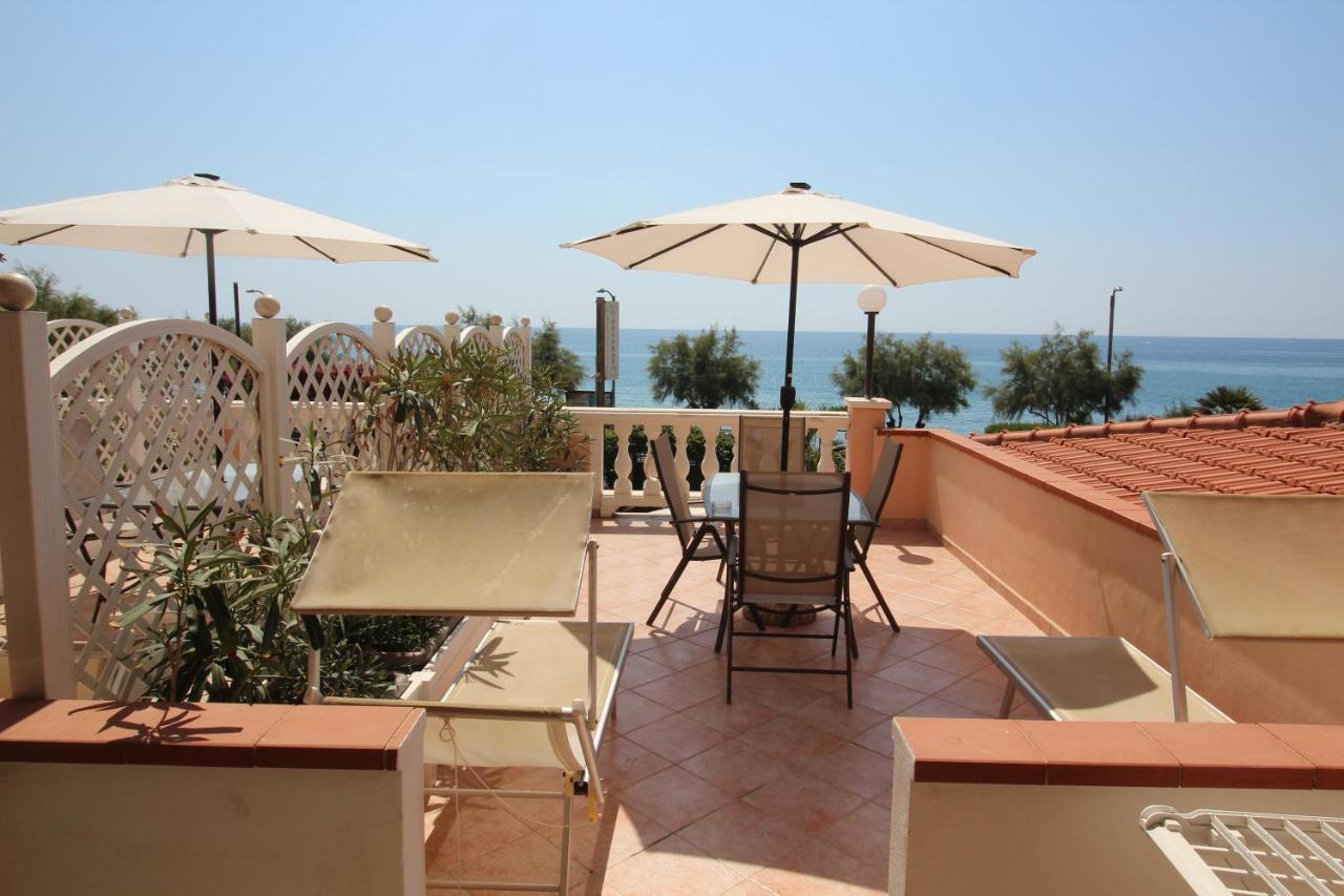 Del Prado Aparthotel Riva Ligure Exterior photo