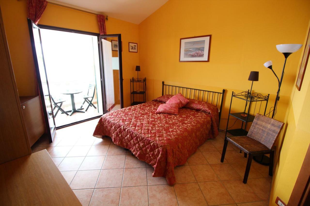 Del Prado Aparthotel Riva Ligure Exterior photo