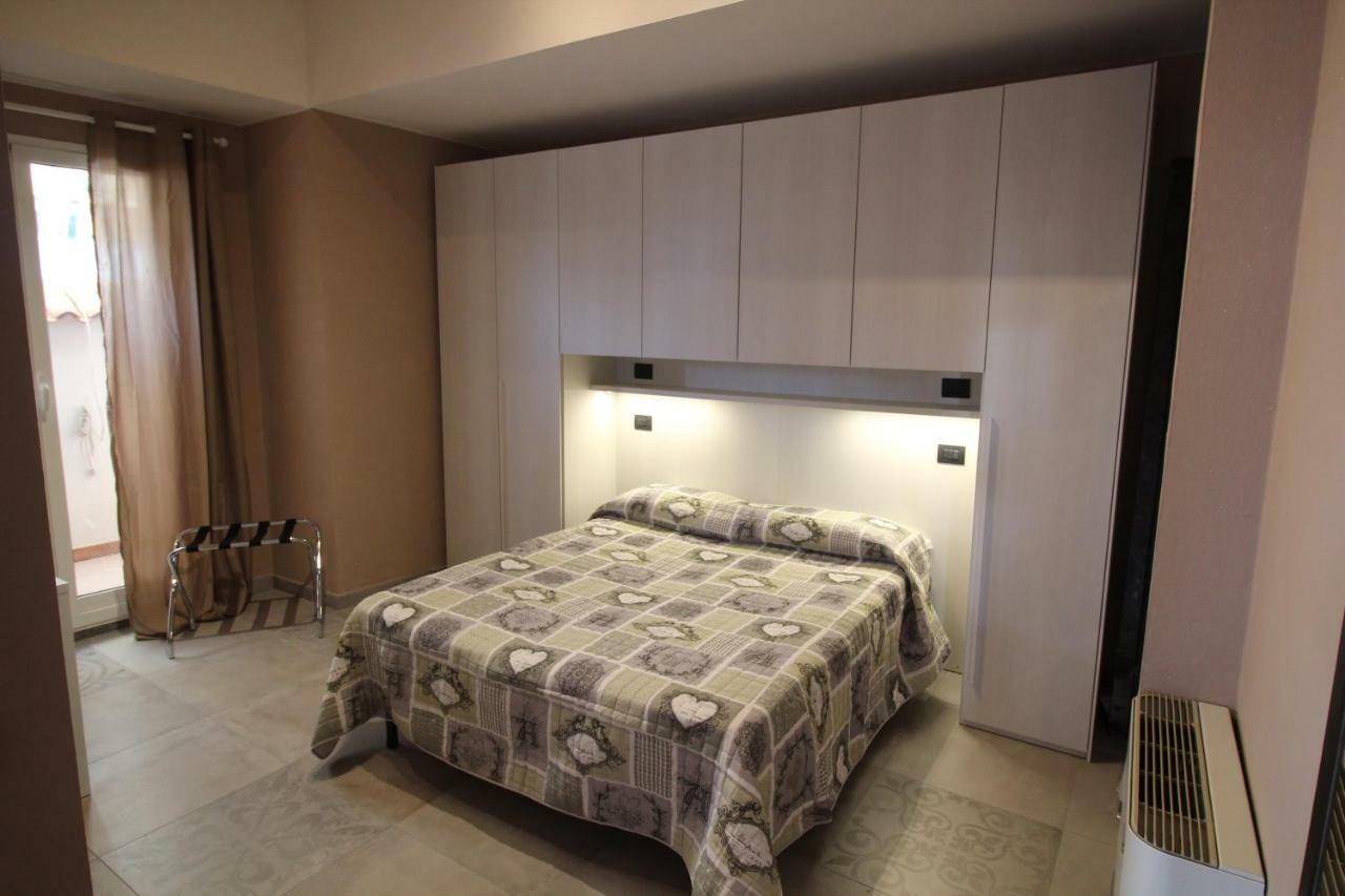 Del Prado Aparthotel Riva Ligure Exterior photo