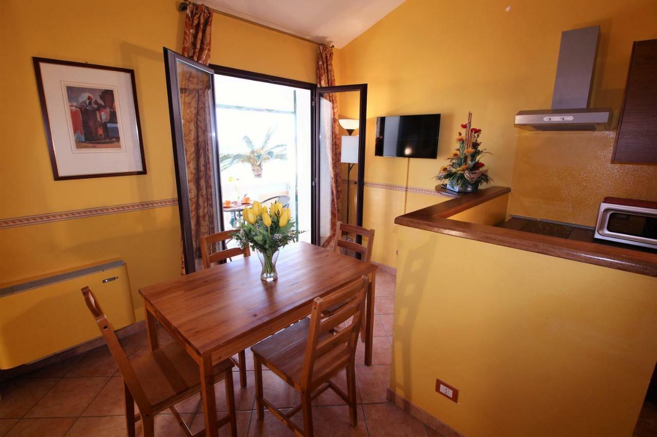 Del Prado Aparthotel Riva Ligure Exterior photo