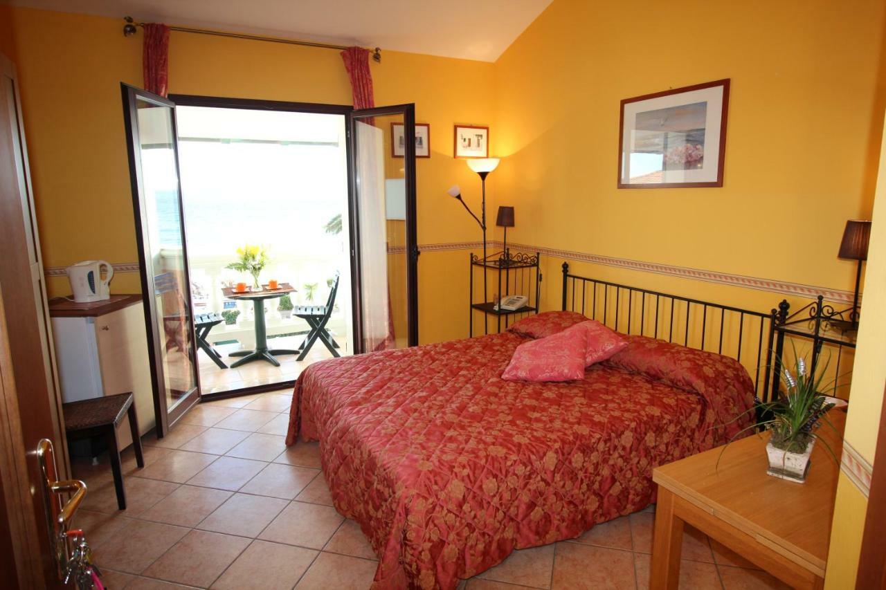 Del Prado Aparthotel Riva Ligure Exterior photo