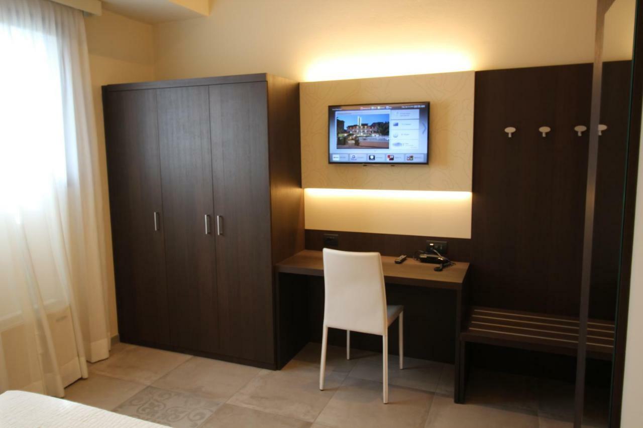 Del Prado Aparthotel Riva Ligure Exterior photo