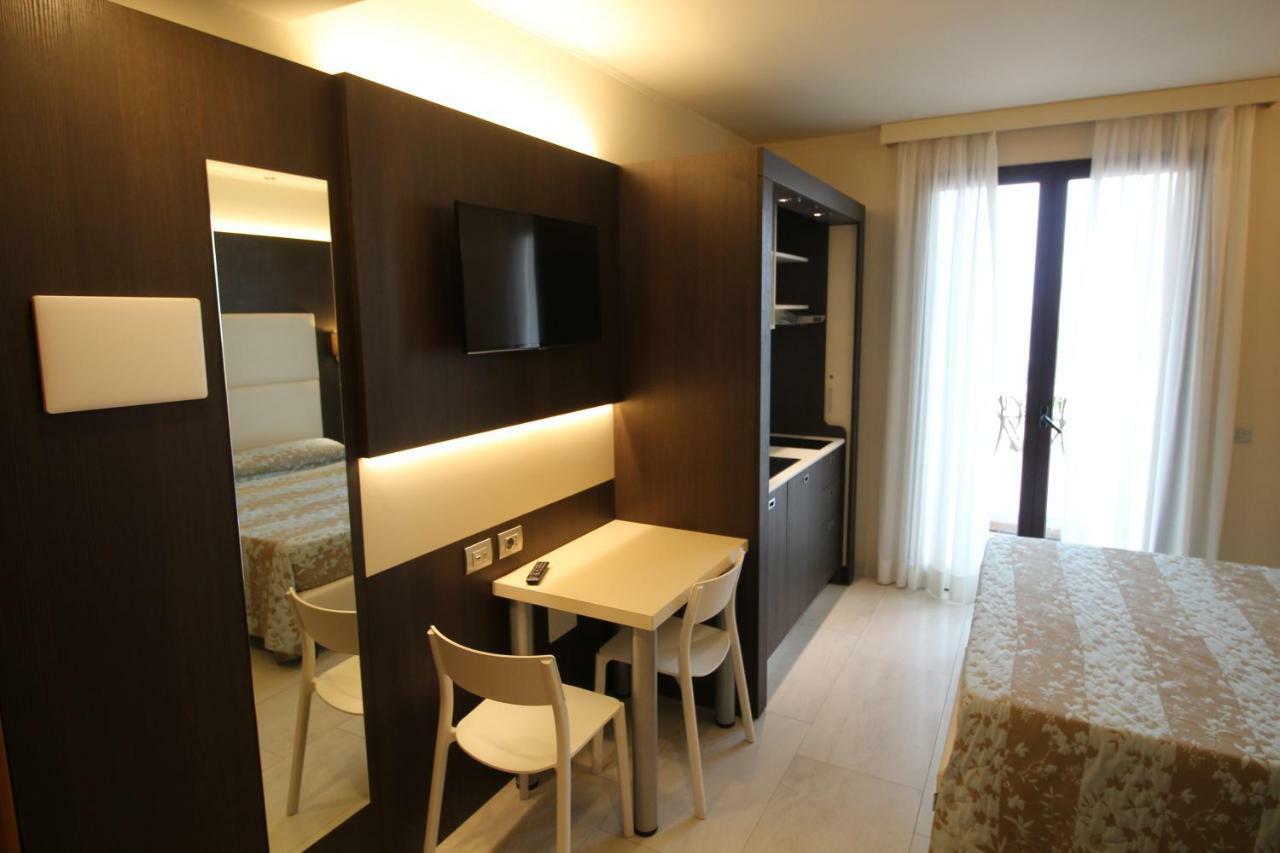 Del Prado Aparthotel Riva Ligure Exterior photo